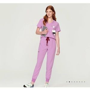 Medium 3 Pocket Figs Scrub Top in Dusk & Medium Petite high waisted zamora pants